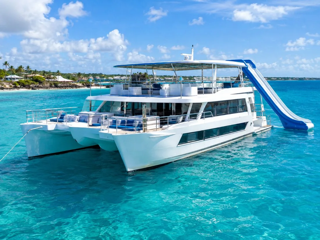Luxury Cruise with Lunch and Open Bar